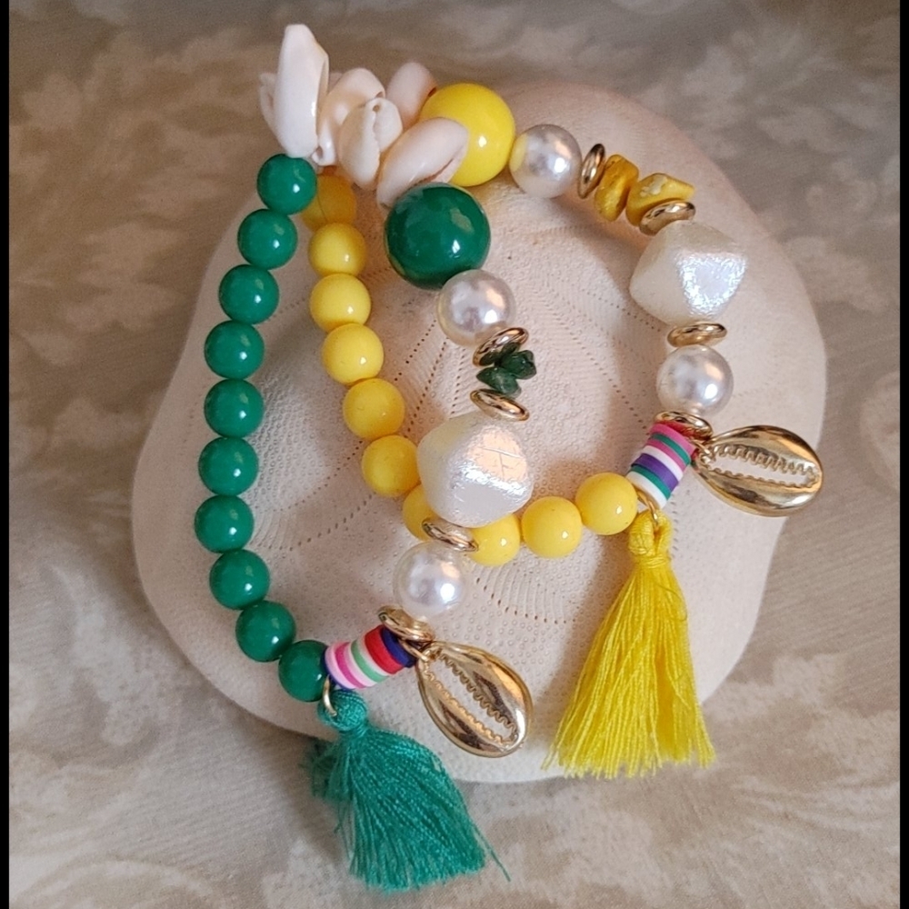 Green and Yellow Shell w/ Tassel Stretch Bracelet